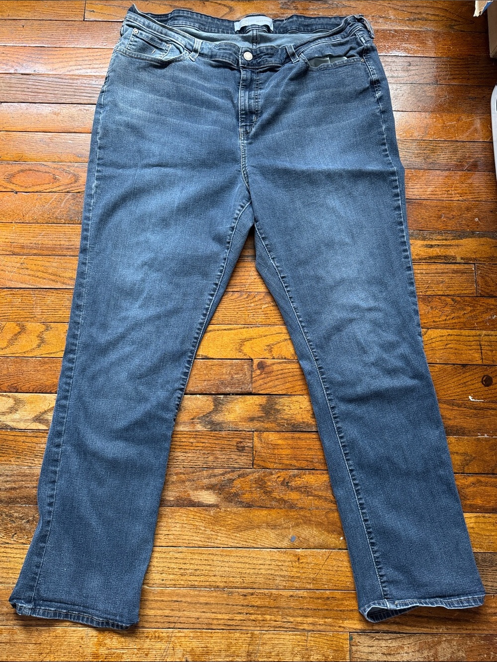 Signature by Levi Strauss Mid-Rise Straight Jeans